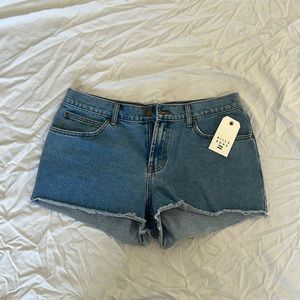 Billabong Shorts Size 31 Women’s